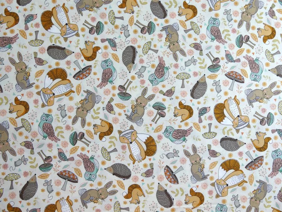 Patchworkstoff aus der Serie Doodle Days mit Eichhörnchen Fuchs Uhu Igel von Makower sehr süß